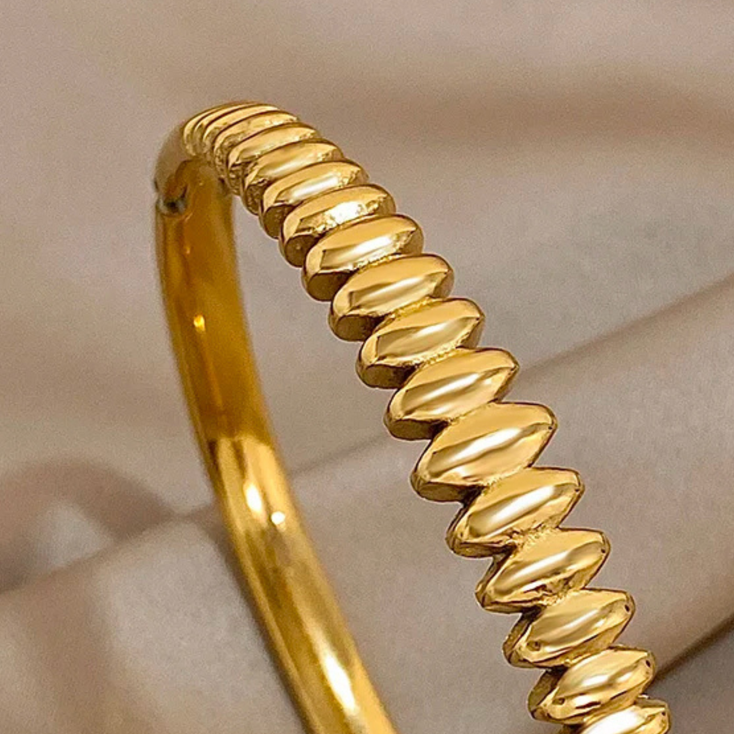 Pulseira Luminara Contas Lágrima Banhada a Ouro 18K