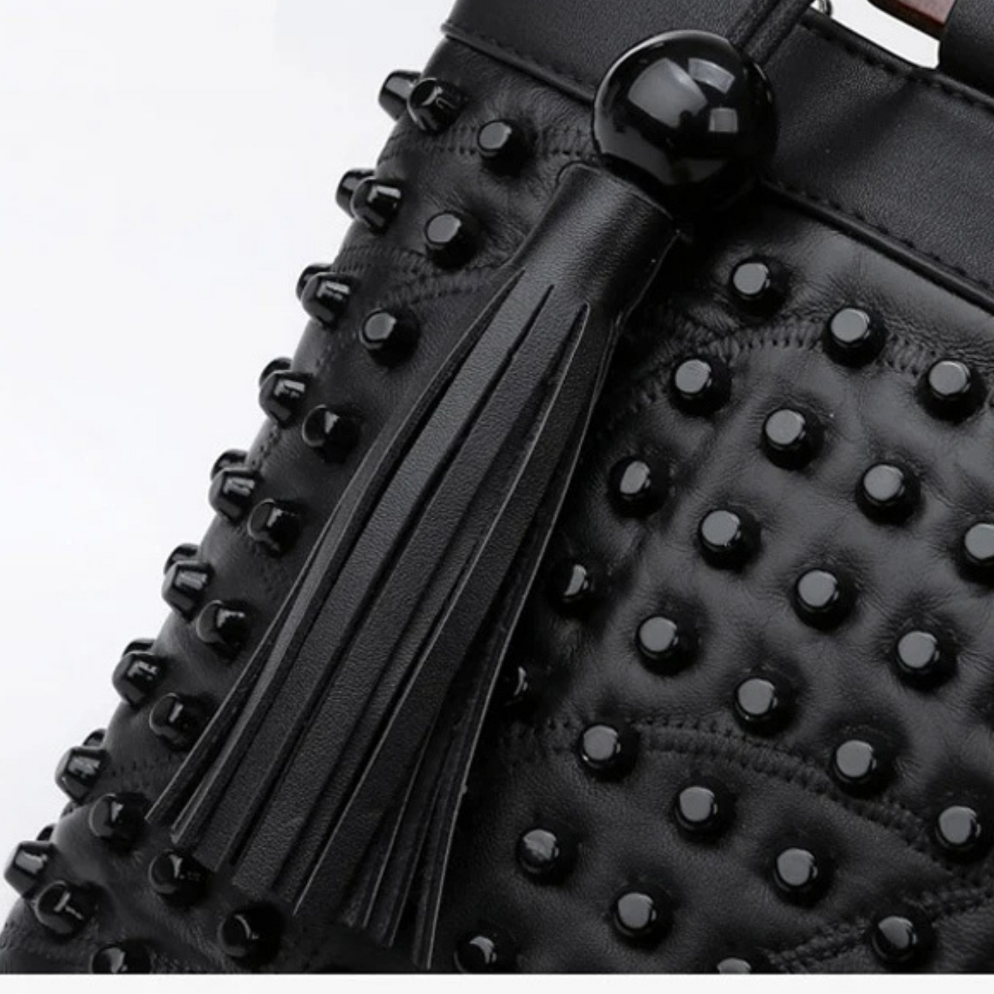 Bolsa Montella em Couro de Carneiro com Rebites