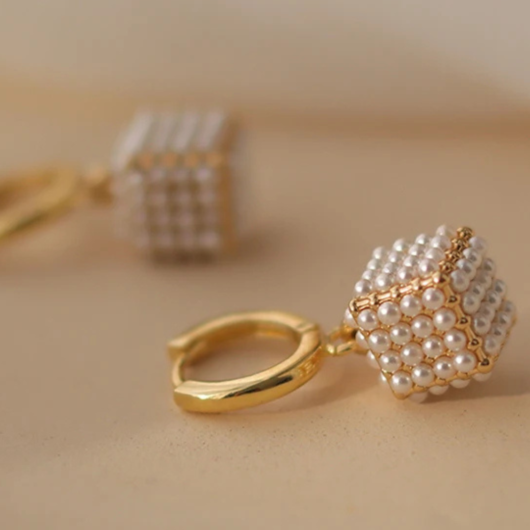 Brinco Quadrado de Pérolas Cravejadas