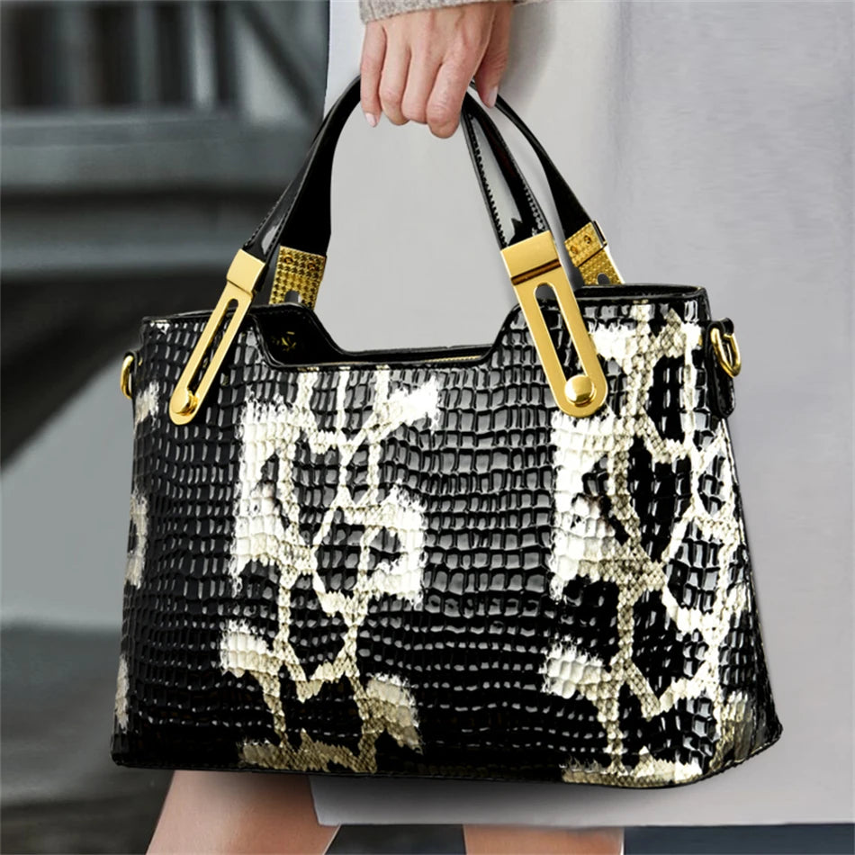 Bolsa Pythonia de Ombro e Crossbody Feminina