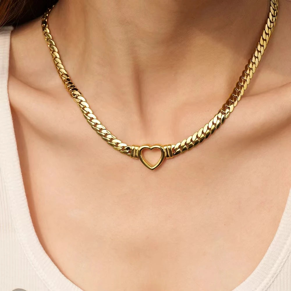 Conjunto Amoris - Colar e Pulseira em Aço Inoxidável Banhado a Ouro com Coração